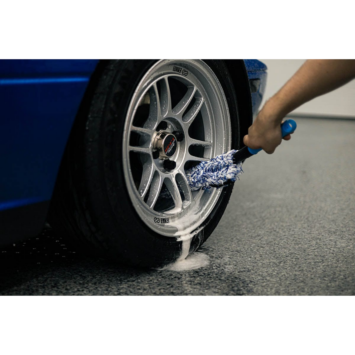 Barrel Blade Wheel Brush with Plush Microfiber Cover